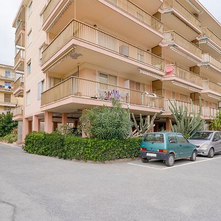 Апартаменти Near The Sea - Wifi And Parking Вентімілья Екстер'єр фото
