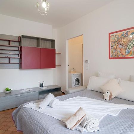 Апартаменти Near The Sea - Wifi And Parking Вентімілья Екстер'єр фото