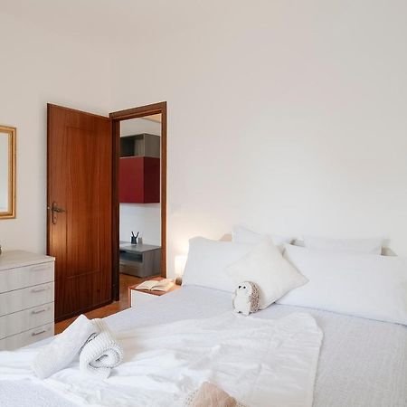 Апартаменти Near The Sea - Wifi And Parking Вентімілья Екстер'єр фото
