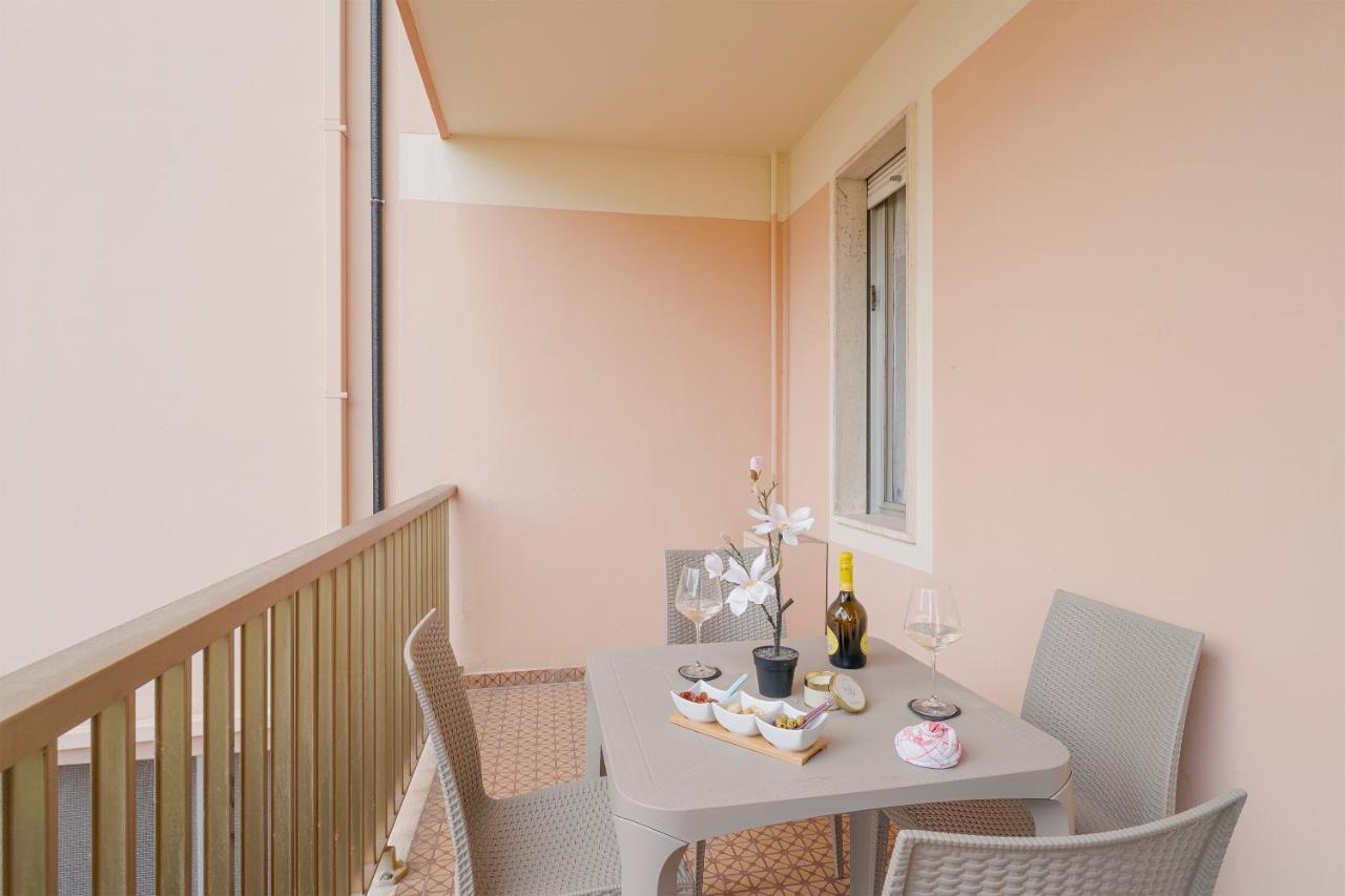 Апартаменти Near The Sea - Wifi And Parking Вентімілья Екстер'єр фото