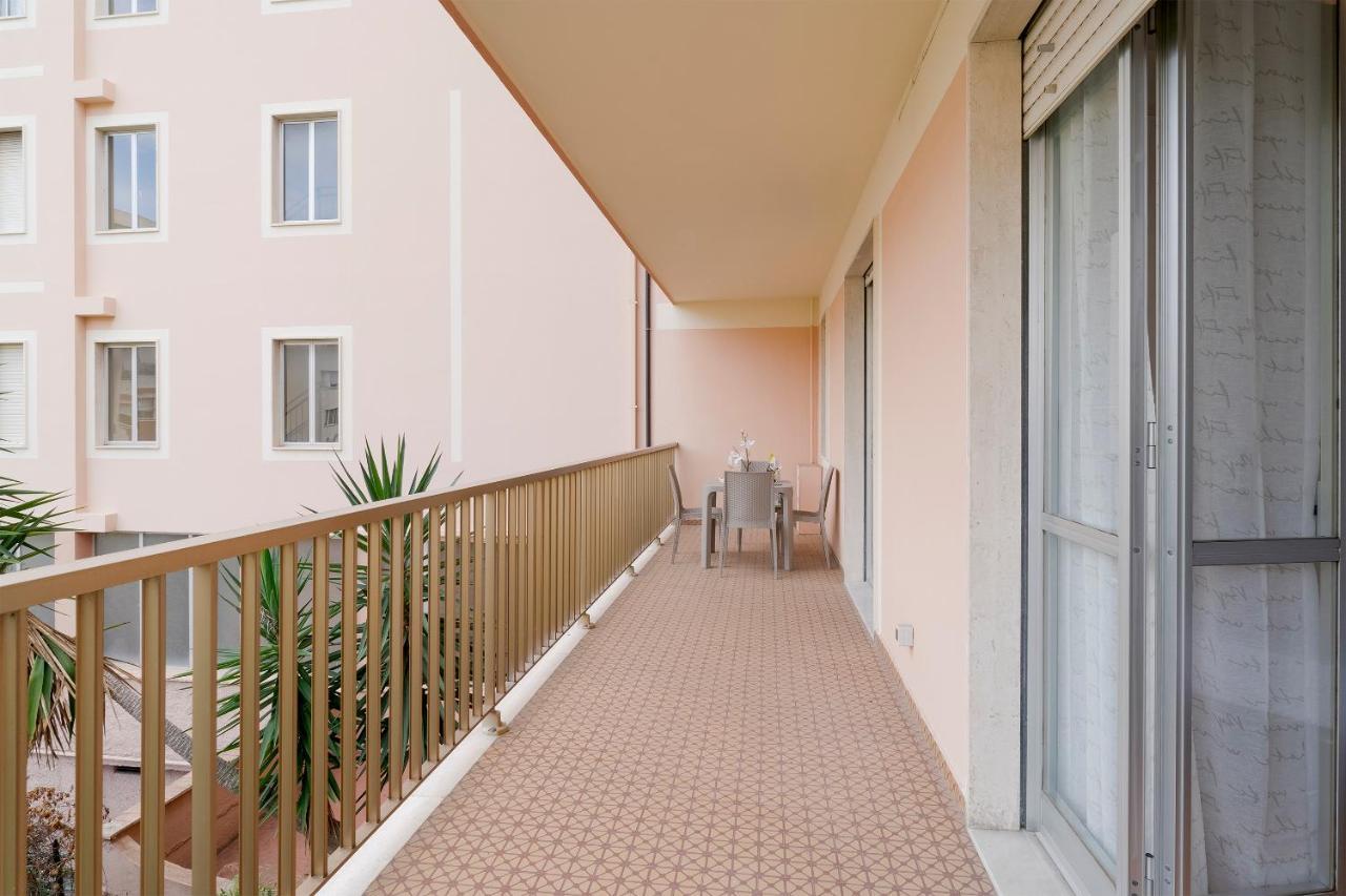 Апартаменти Near The Sea - Wifi And Parking Вентімілья Екстер'єр фото