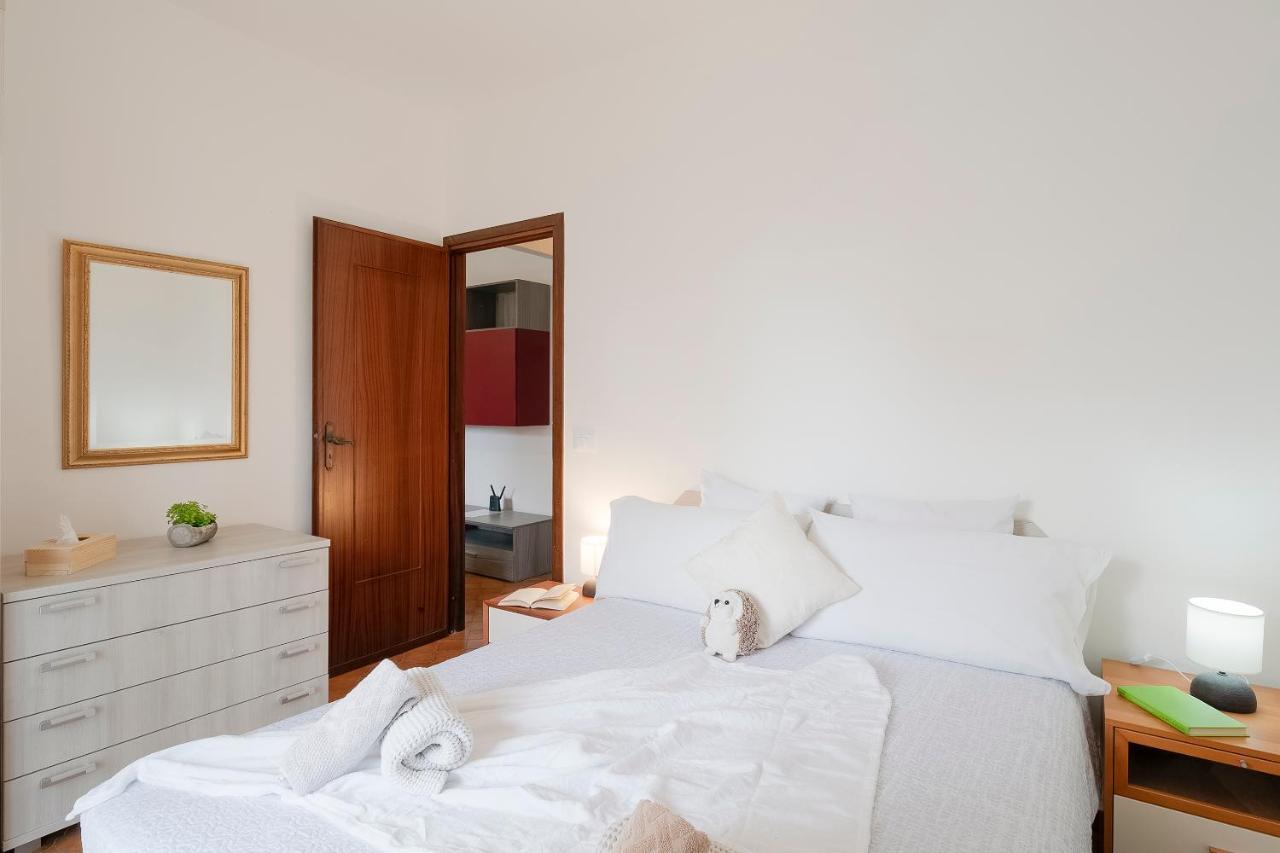 Апартаменти Near The Sea - Wifi And Parking Вентімілья Екстер'єр фото