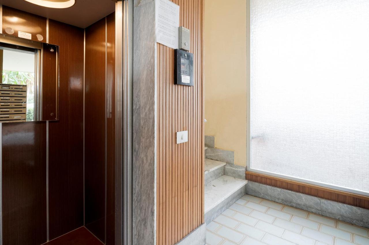 Апартаменти Near The Sea - Wifi And Parking Вентімілья Екстер'єр фото