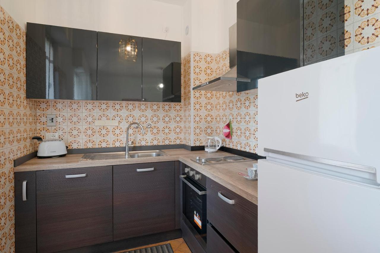 Апартаменти Near The Sea - Wifi And Parking Вентімілья Екстер'єр фото