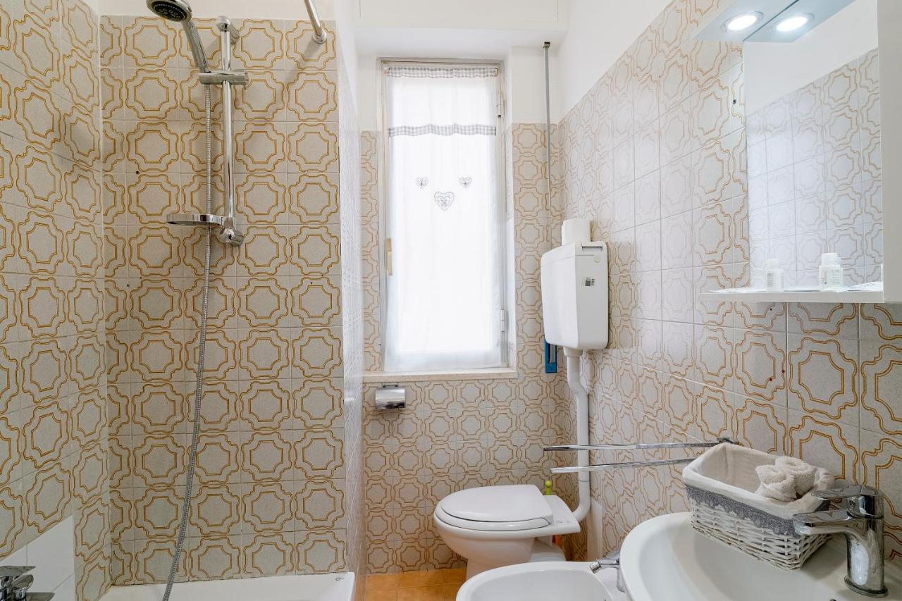 Апартаменти Near The Sea - Wifi And Parking Вентімілья Екстер'єр фото